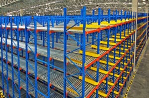 wire decking - Storage shelf in warehouse distribution center